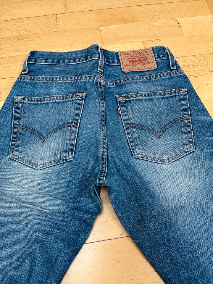 Levi’s Jeans mit Schlag W29 L32 NEUWERTIG!!! in Bad Soden am Taunus