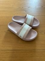 Lacoste Serve Pin Slipper Badesandalen Schlappen Damen Gr. 37 Nordrhein-Westfalen - Ense Vorschau