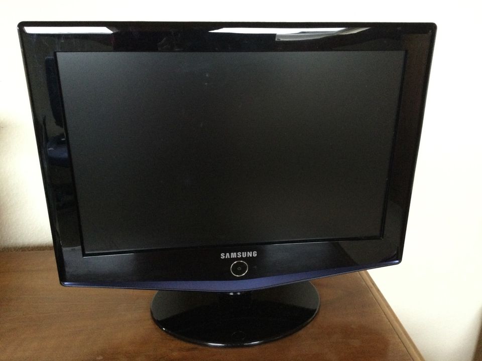 Samsung LCD TV, 19 Zoll, wie neu in Freiburg im Breisgau