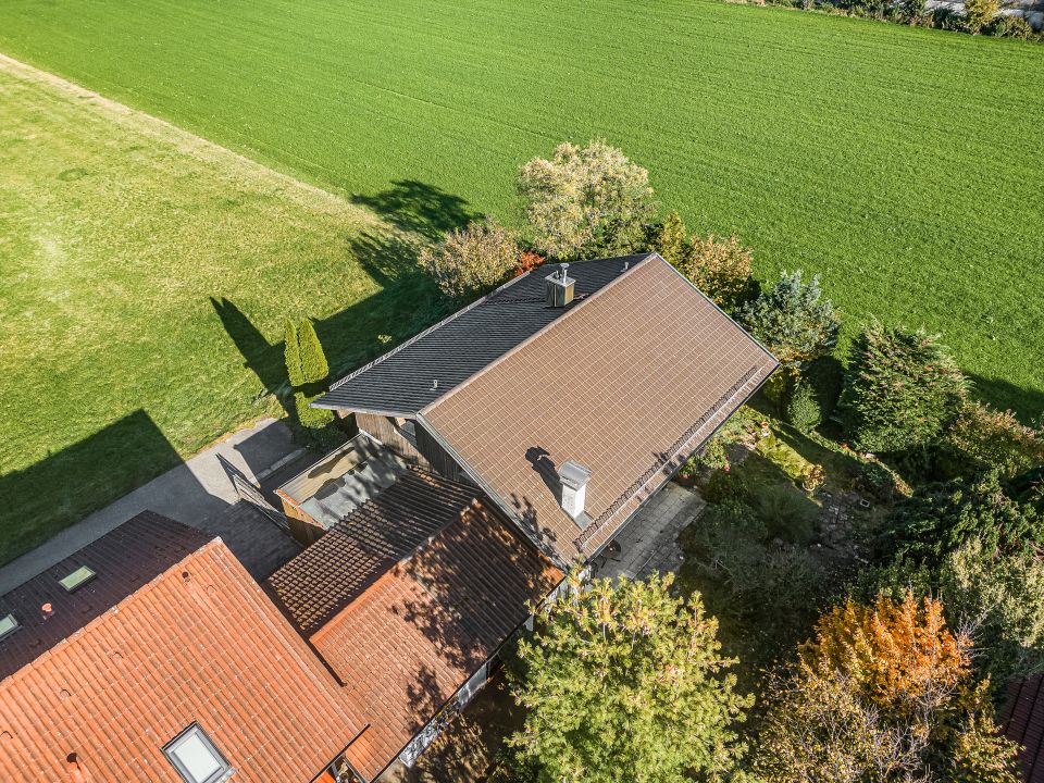 Großzügiges Einfamilienhaus mit idyllischem Garten und Alpenblick am Ortsrand von Bruckmühl in Bruckmühl