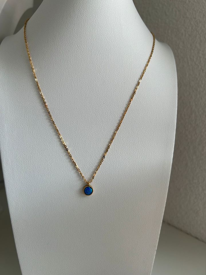 Halskette mit blauen Opal Stein, vergoldet in Sandhausen