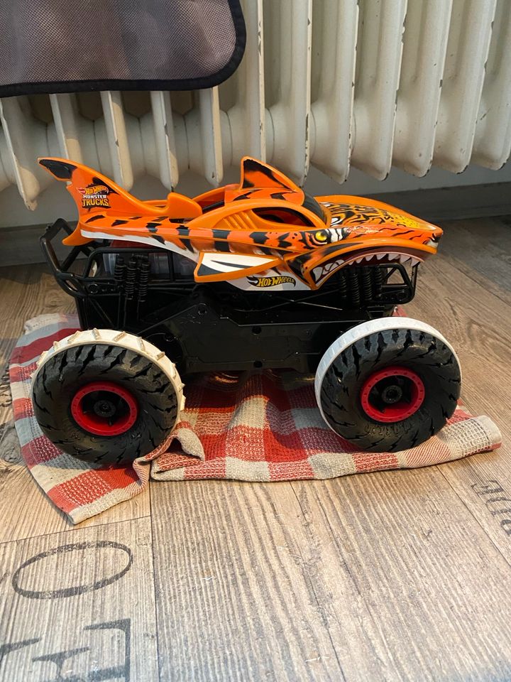 Hot Wheels Tiger Shark RC in Freiburg im Breisgau