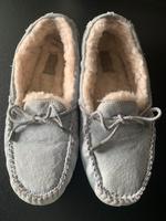 UGG... Dakota...Hausschuhe... Gr. 39... neuwertig... Dithmarschen - Weddingstedt Vorschau