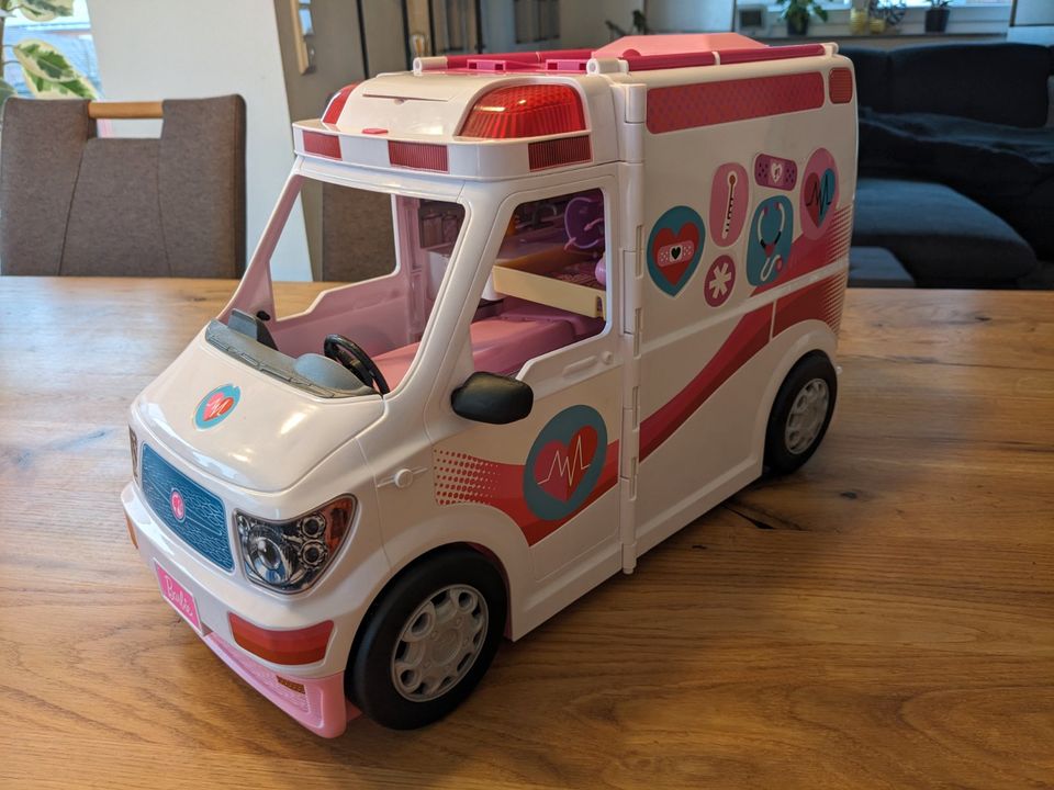 Barbie Krankenwagen 2-in-1 Spielset - Wie Neu!!! in Grafenau