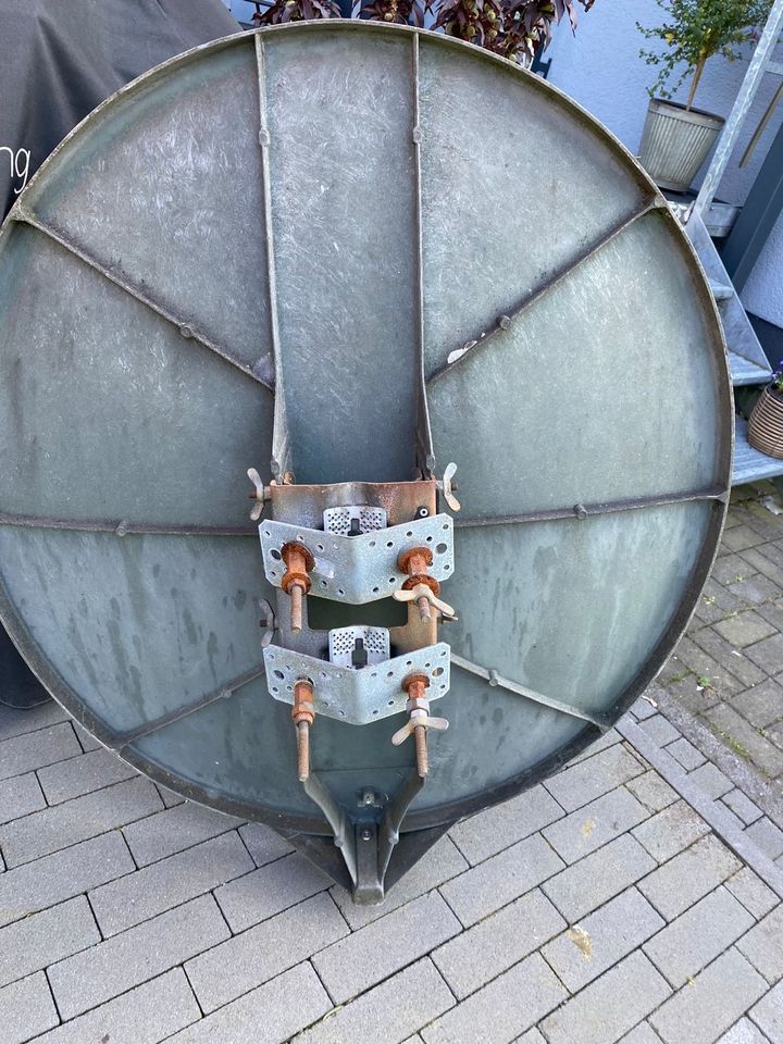 Satellitenschüssel 85cm Fuba Dachsparrenhalter Kathrein in Gladbeck
