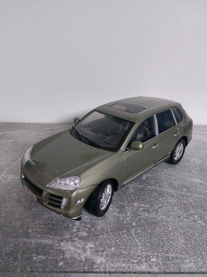 1:18 Porsche Cayenne S in Rugendorf