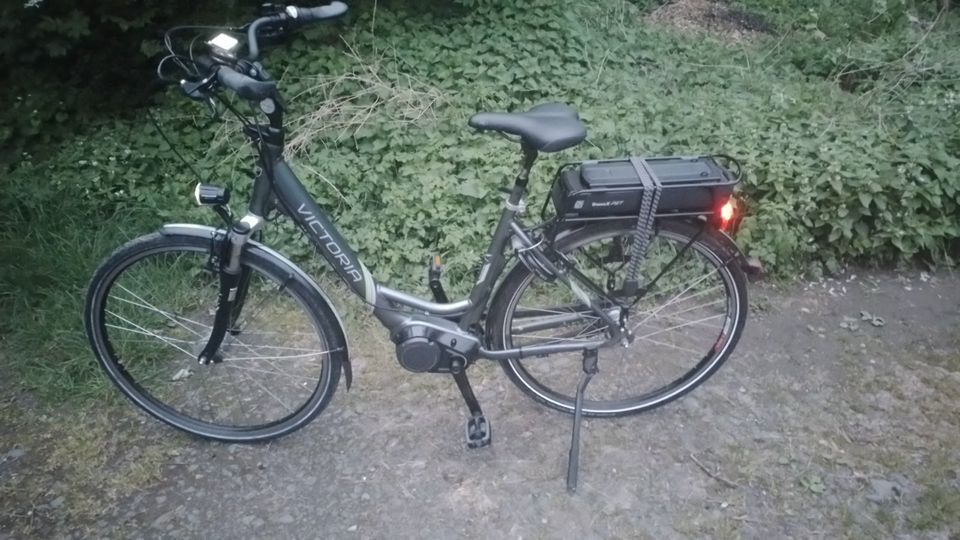 Wictoria e-bike mit Mitelmotor und neuen 36V 522 wh Akku in Königswinter