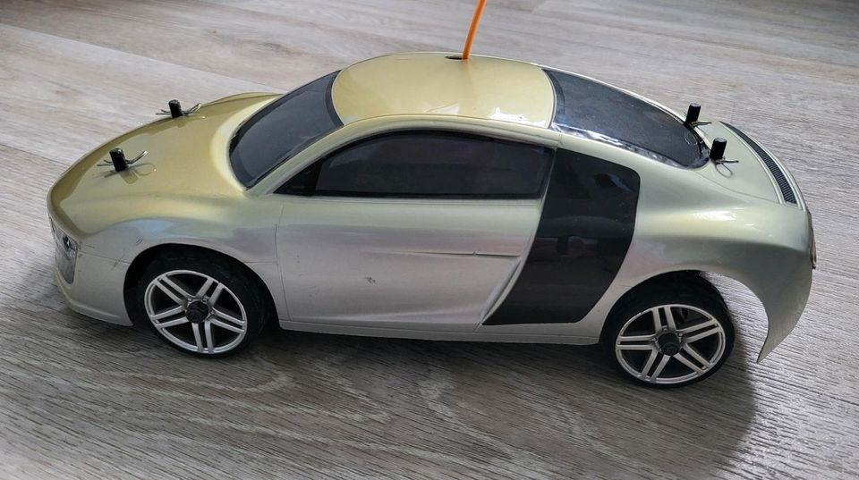 RC Audi R8 4x4 revell 1:16 in Halle