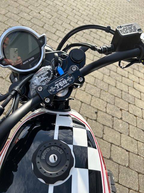 Moto Guzzi V7 Stone Ten in Esslingen