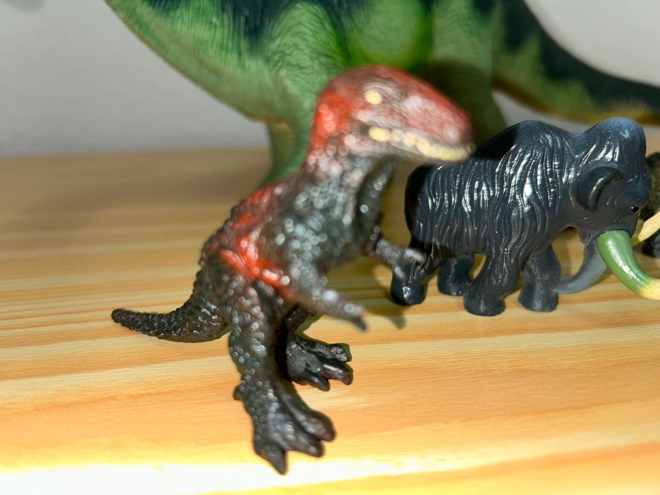 4 tolle Actionfiguren Urzeitgiganten wie Dino, Mammut, T. Rex... in Freigericht