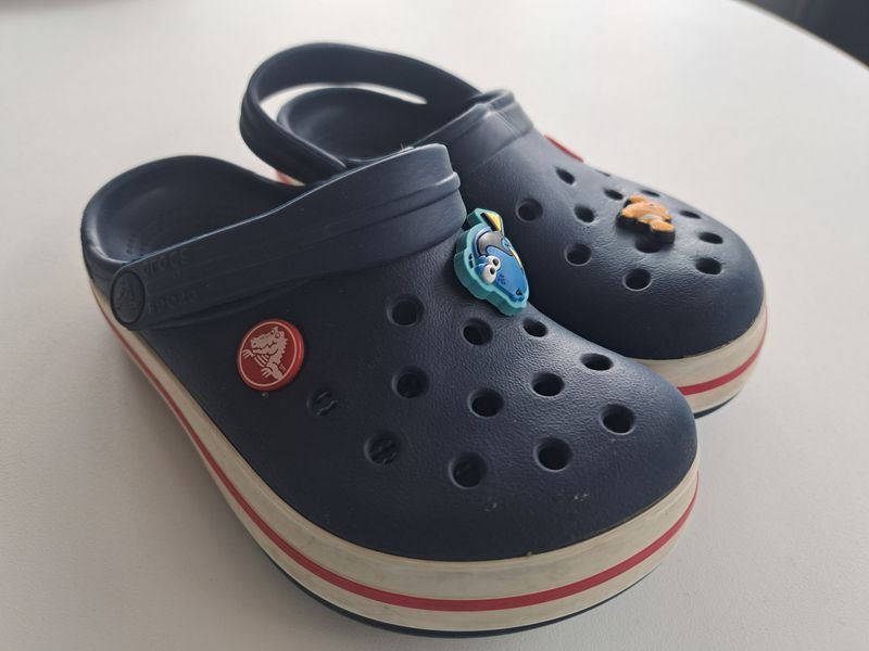 Kinder Crocs Größe 27-29 in München