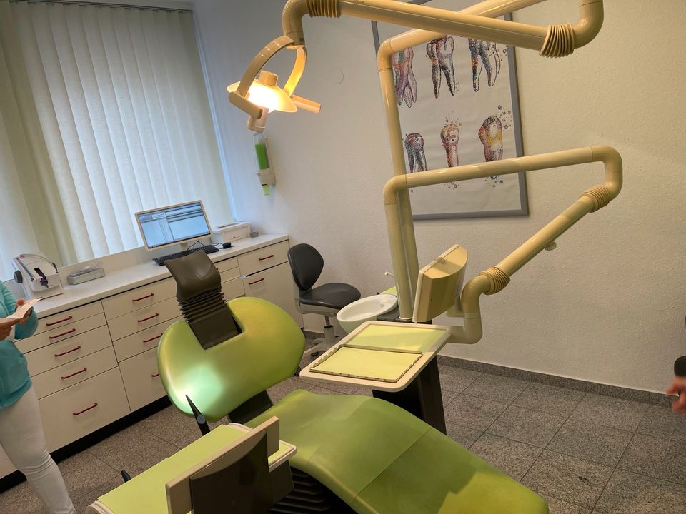 Sirona C2 Behandlungseinheit Zahnarzt Stuhl in Saarbrücken