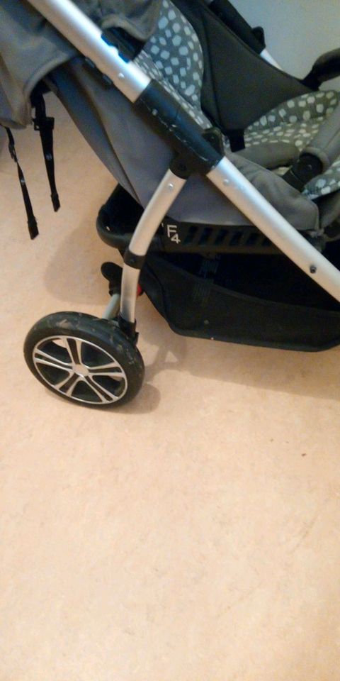 Gesslein F4 Kinderwagen Buggy in Petersberg