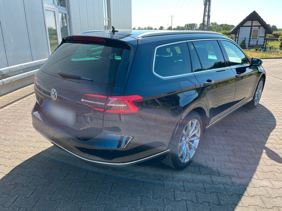 VW Passat Variant Highline 2.0 TDI AUT/DSG Pano/ACC/18 in Frauenau