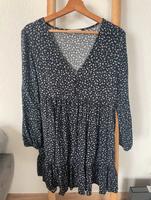 Dunkelblaues Kleid mit Blumen Nordrhein-Westfalen - Lage Vorschau