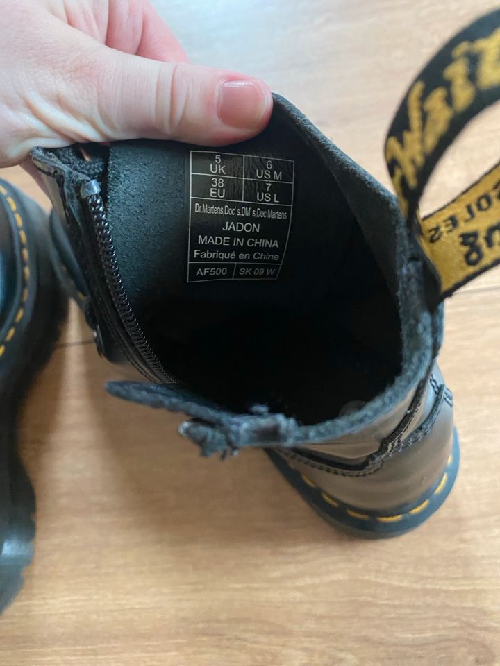 Dr Martens 38 Jadon Plateau schwarz matt 38 in Blomberg