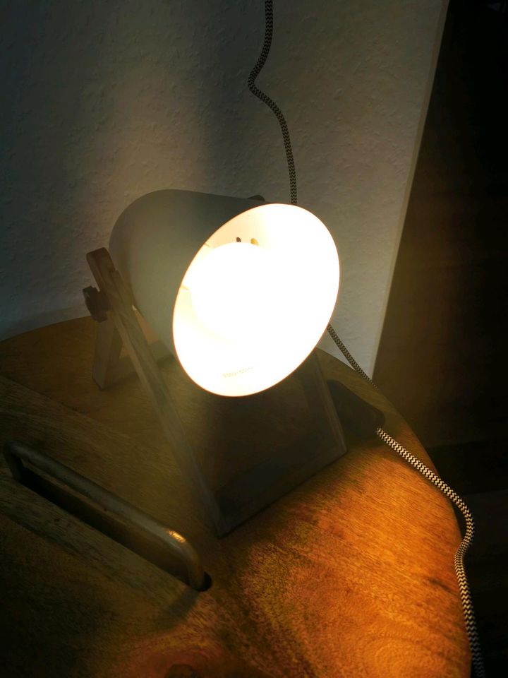 Tischlampe Holz/Grau in Korb