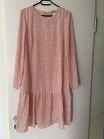 Heine Sommerkleid Blüten 38 Puder Sachsen - Chemnitz Vorschau