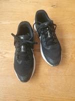 Nike Turnschuhe Laufschuhe schwarz Nordrhein-Westfalen - Ennepetal Vorschau