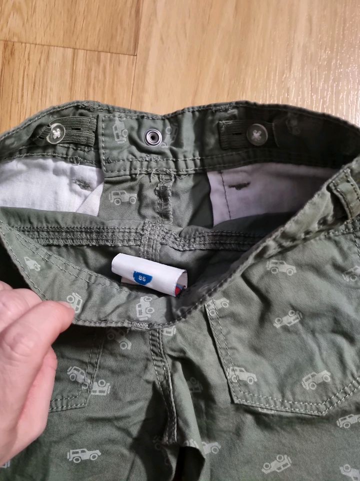 Neu Jungen Shorts kurze Hose khaki Gr. 98 in Wiesbaden