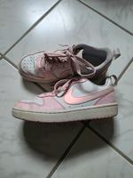Nike Mädchen Schuhe weiß/rosa 37,5 Hessen - Büdingen Vorschau