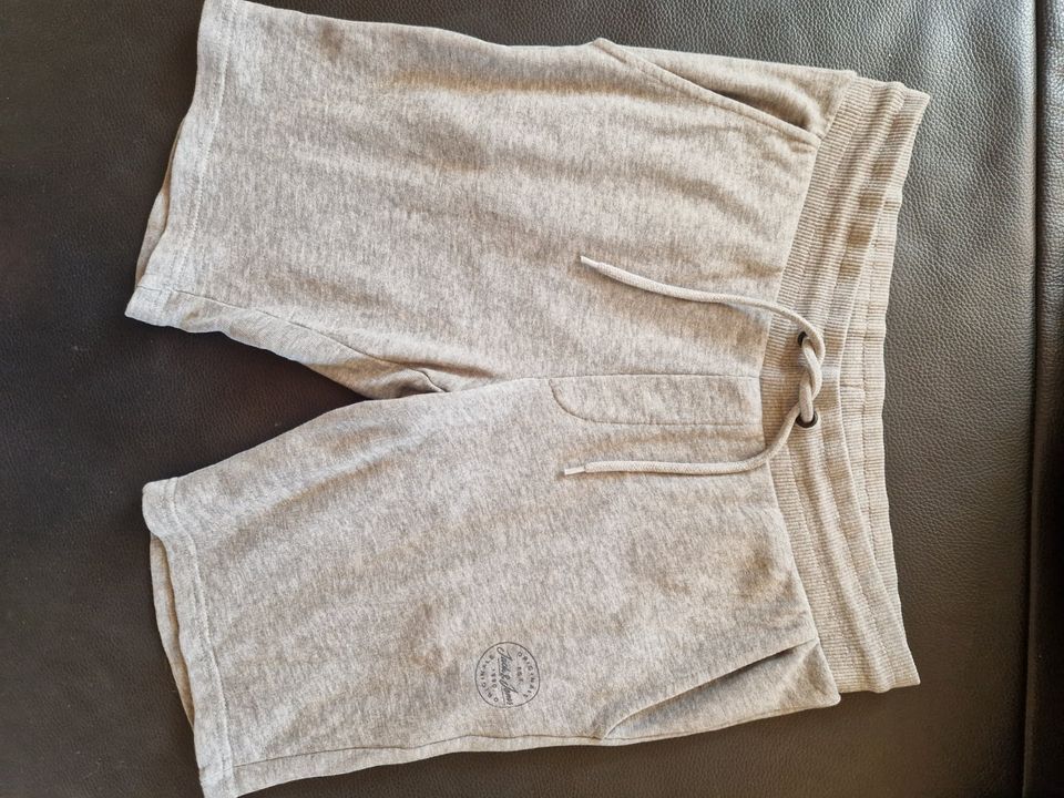 Sweatshorts von Jack & Jones Gr. 164 in hellgrau in Grasbrunn