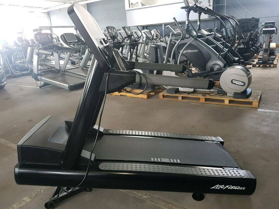 Life Fitness Laufband 95Ti - Neuer Laufteppich - Schwarz Glanz !! in Detmold