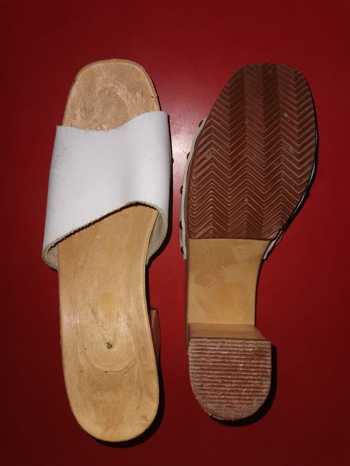 Damen weiße Holzsandalen Holzschlappen Holzschuhe Größe 40 in  Baden-Württemberg - Karlsruhe | eBay Kleinanzeigen ist jetzt Kleinanzeigen