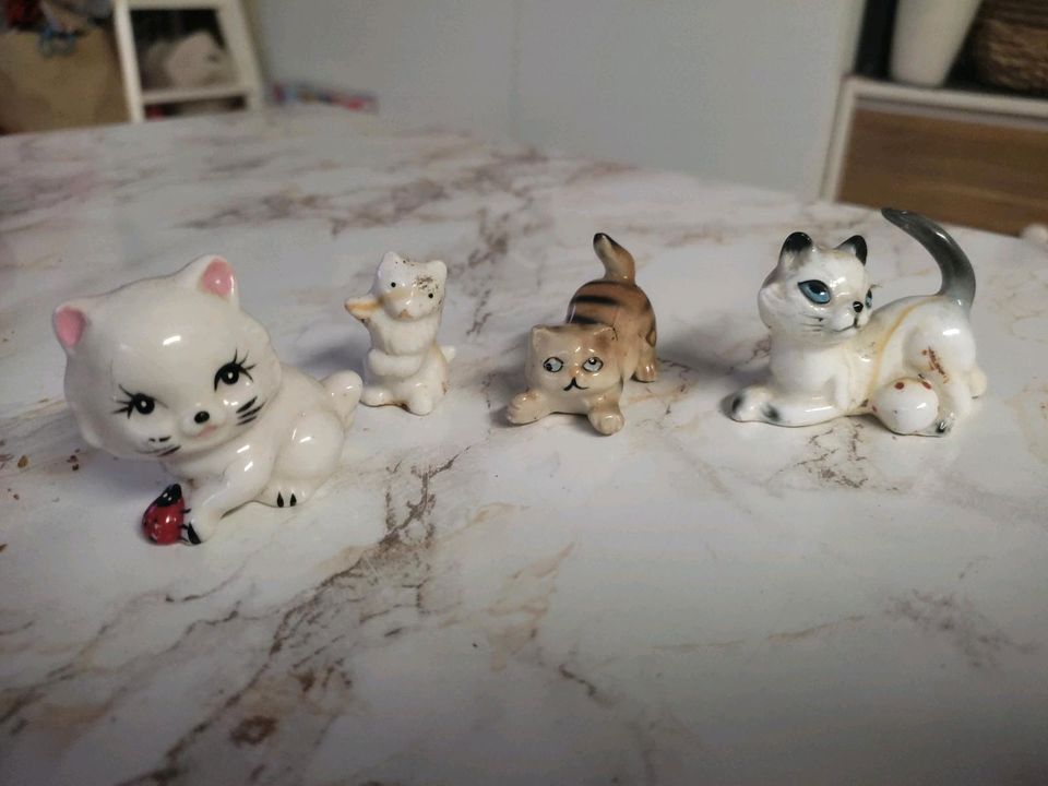Porzellanfiguren Katzen in Berlin