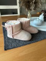 Baby Boots UGG Gr. 20,5 rosa Babyschuhe Krabbelschuhe Bayern - Lutzingen Vorschau