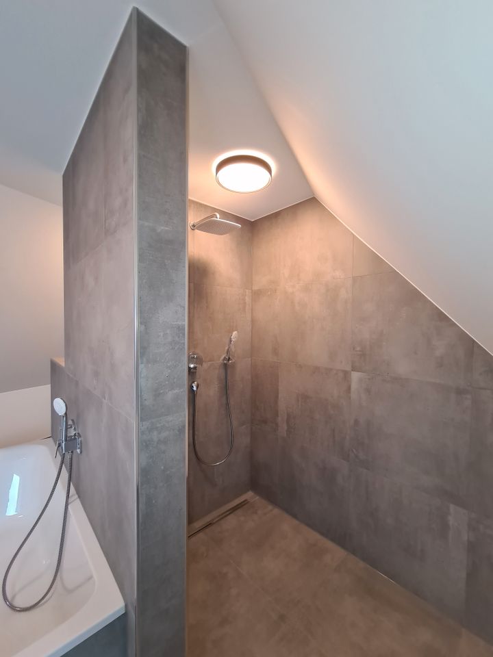Schöne 2,5 Zimmer-DG-Wohnung mit Tageslichtbad im Loftstil und voll möbeliert  zu vermieten! in Bietigheim-Bissingen