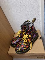 Dr. Martens 101 Gr.42 Schwarz mit Blumen Unisex Nordrhein-Westfalen - Rösrath Vorschau