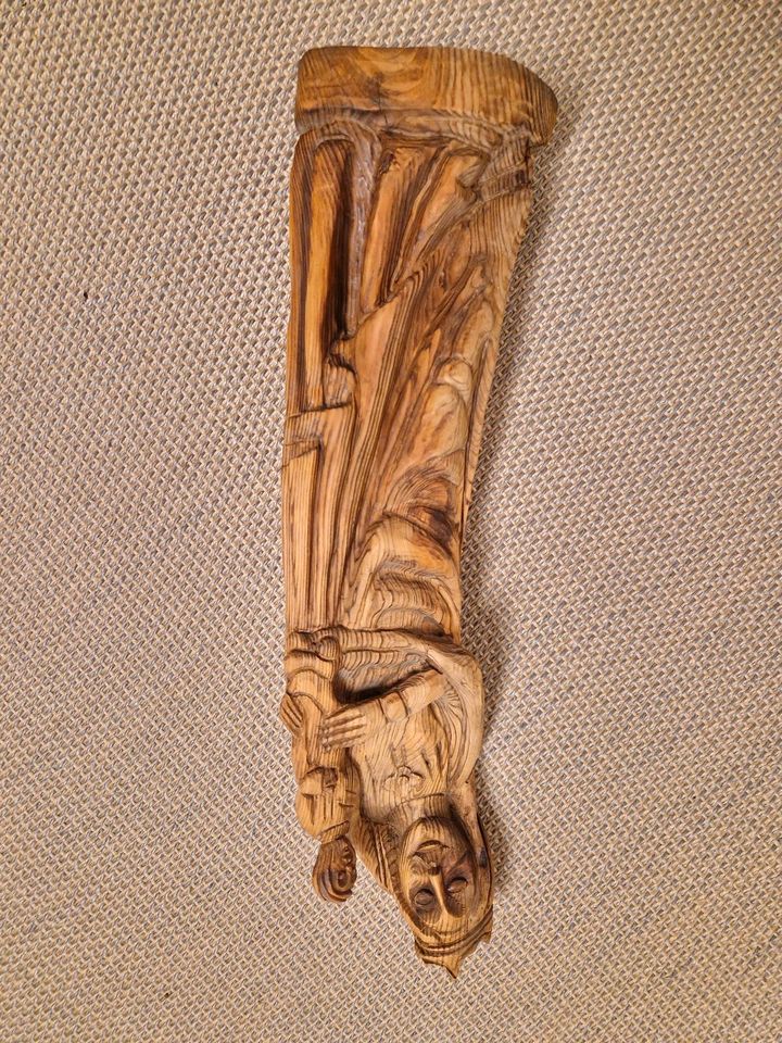 Marienfigur stehend aus Holz geschnitzt in München