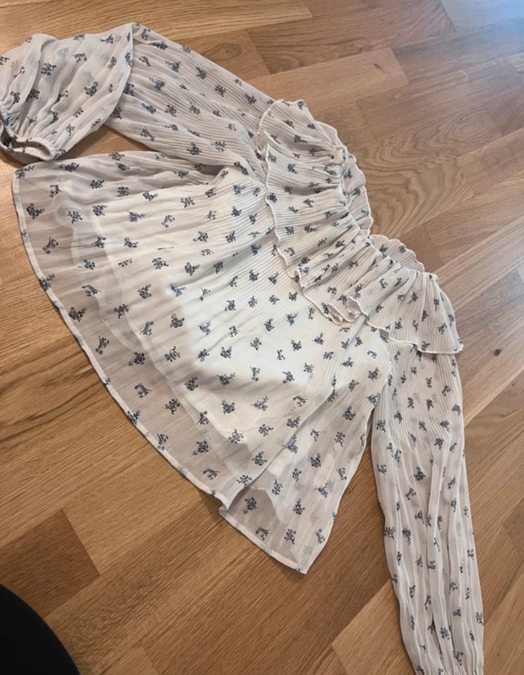 Wunderschöne Zara Mädchen Bluse Shirt Größe 140 in Berlin