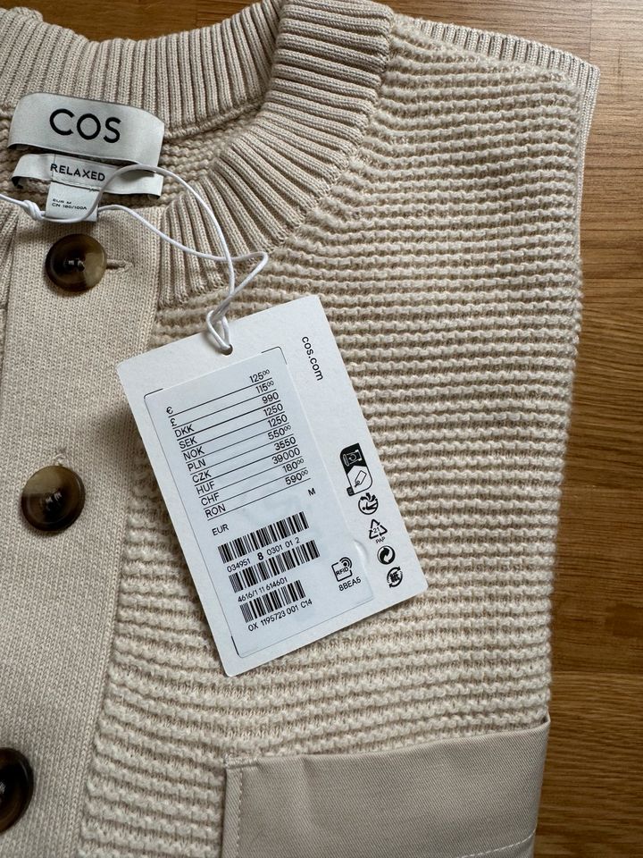 COS Strick Pullover mit Tasche und Knöpfen, beige, neu in Köln