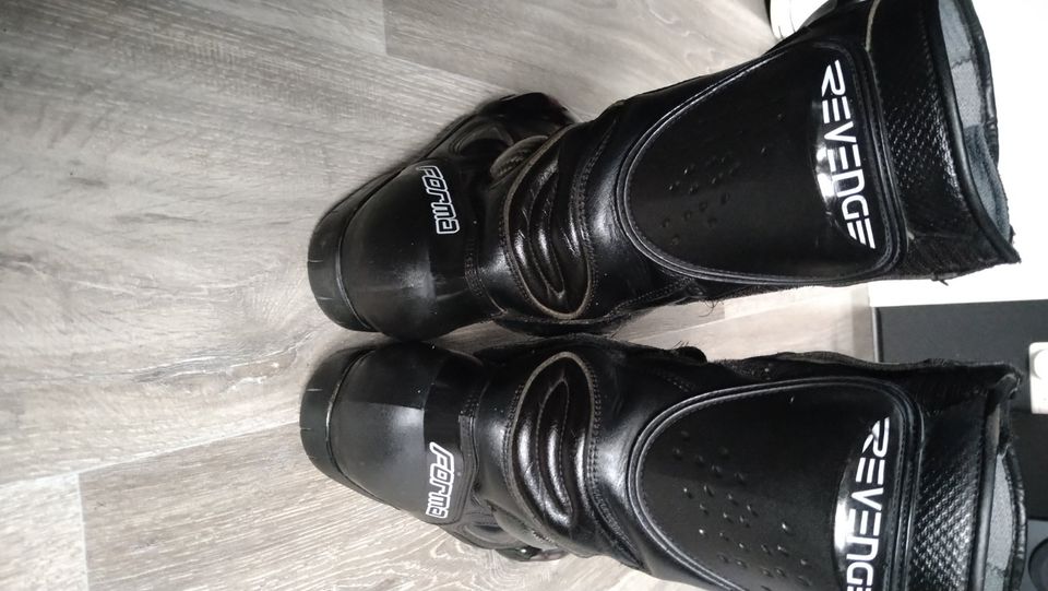 Motorrad Stiefel REVENGE FORMA Größe 43 guter Zustand in Loburg