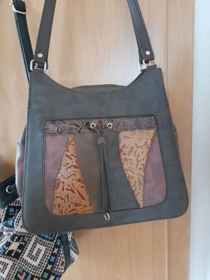 Damen  Taschen  je.3 Euro in Cloppenburg