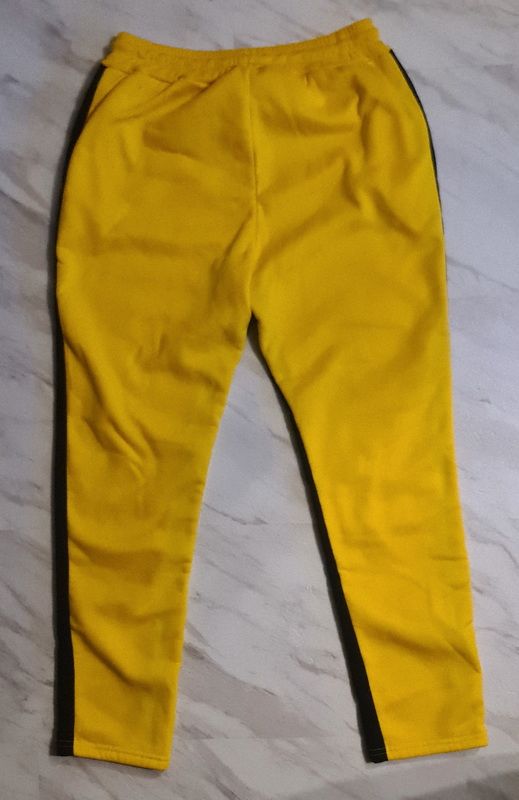 Nike Sweatpants Gr. M gelb Top Zustand! neuwertig! Vintage 69,95€ in Augsburg