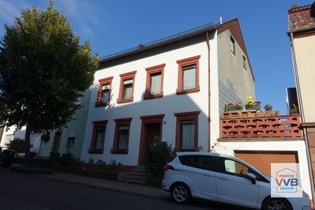 gepflegtes Einfamilienhaus / Garage in ruhiger Lage von Püttlingen-Nähe Zentrum in Püttlingen