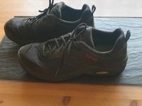Wanderschuhe Trekkingschuhe Lowa Gr. 41 neuwertig Sachsen-Anhalt - Freyburg (Unstrut) Vorschau