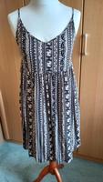 Schwarz-weiß gemustertes Kleid mit Elefanten Hessen - Vellmar Vorschau