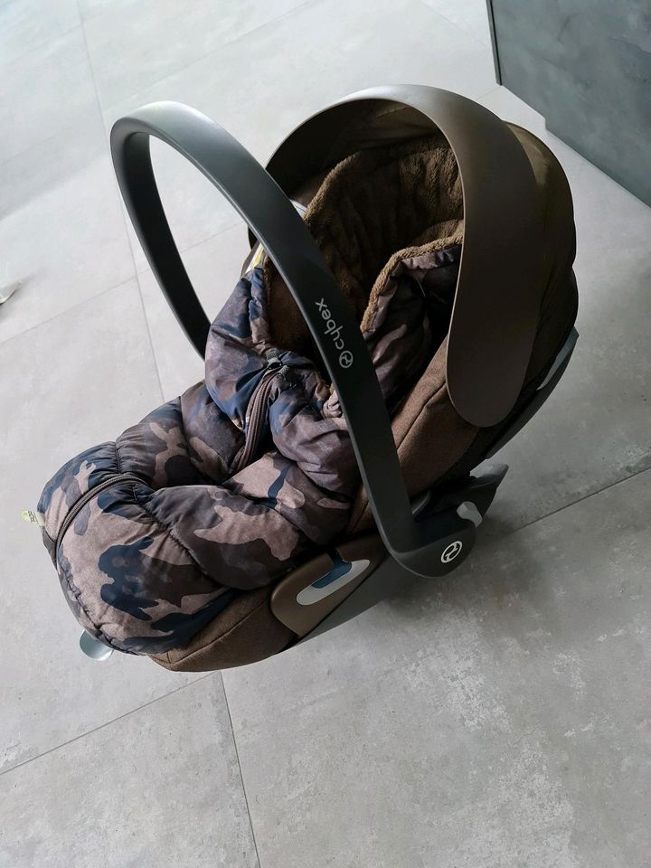 CYBEX Cloud Z2 i-Size Plus Babyschale Khaki Green - WIE NEU in Oberbergkirchen