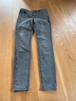 Hosen Jeans L 34 Damen grau Vera Moda Baden-Württemberg - Engen Vorschau