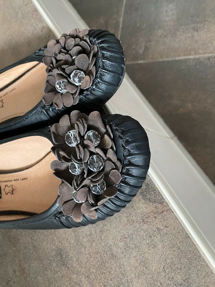 Damen Ballerina Gr.39 Echt Leder flache Schuhe mit Blumen vorne in Peine