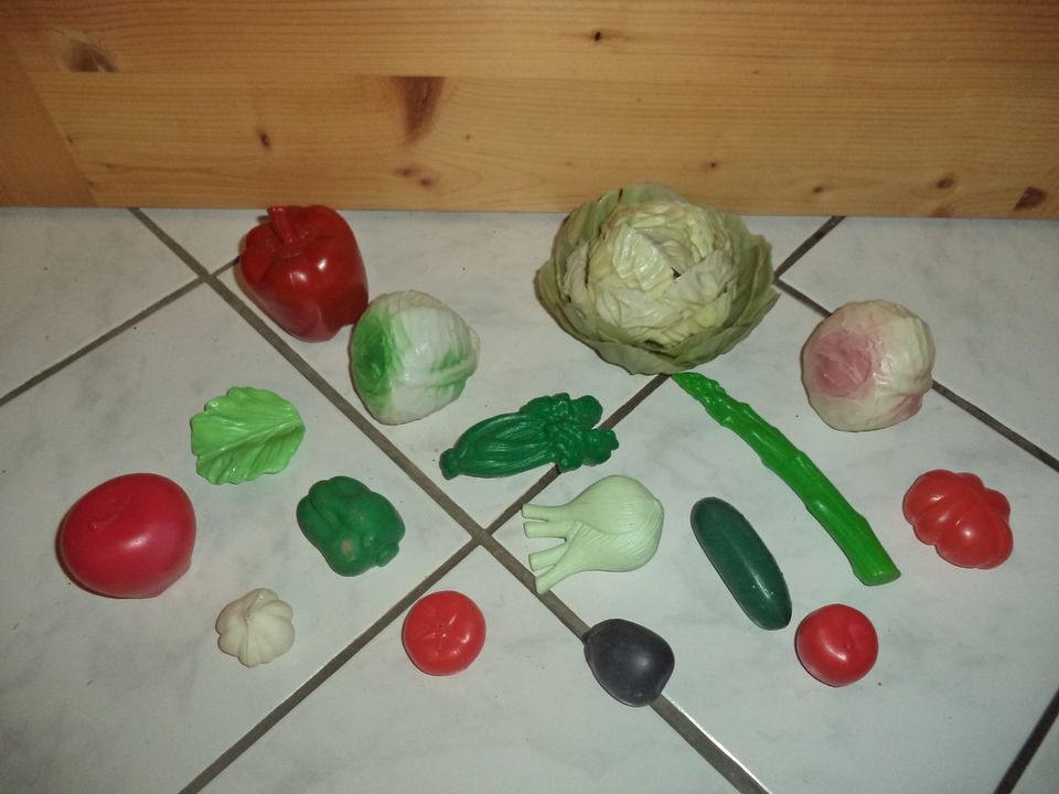 Kaufladen Gemüse Spielzeug einkaufen Kinderküche in Thyrnau