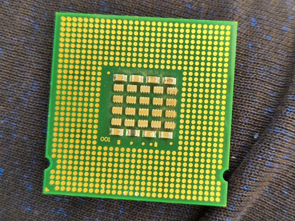 6 CPU's INTEL CELERON, PENTIUM, CORE in Bosenbach