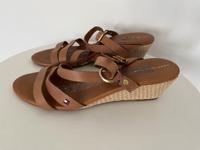 ❤️ TOMMY HILFIGER SANDALEN 41 DAMENSCHUHE HM SCHUHE SOMMER Niedersachsen - Leer (Ostfriesland) Vorschau