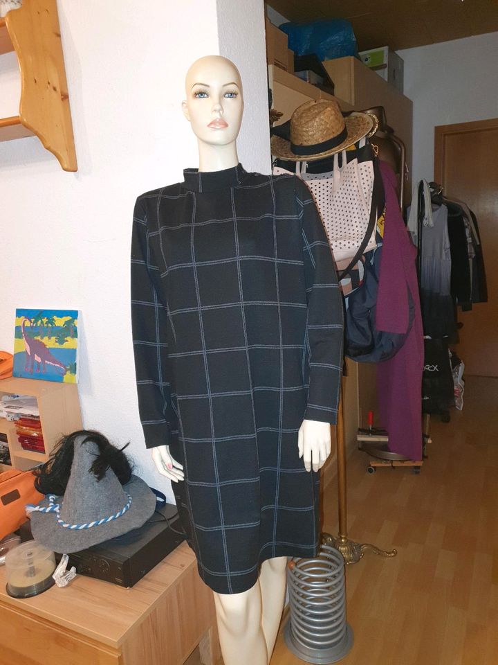 Schönes Kleid in Sassenburg