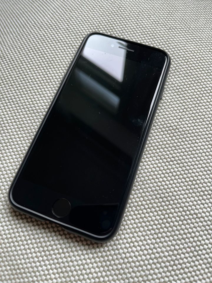 iPhone 7 OVP - 128 GB - 94% Akku - schwarz in München