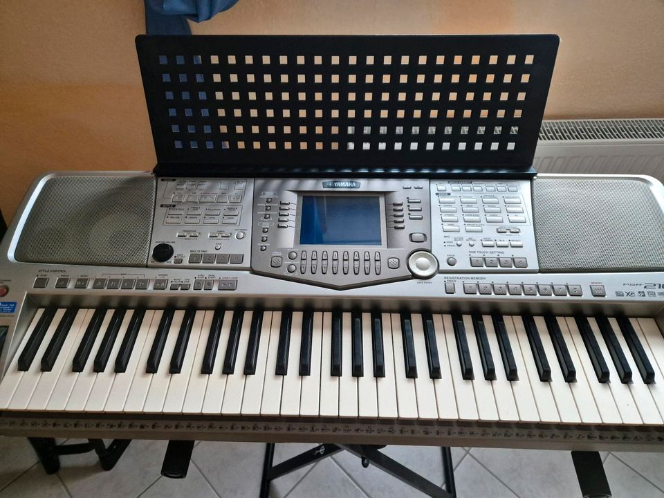 Keyboard Yamaha PSR-2100 in Remchingen